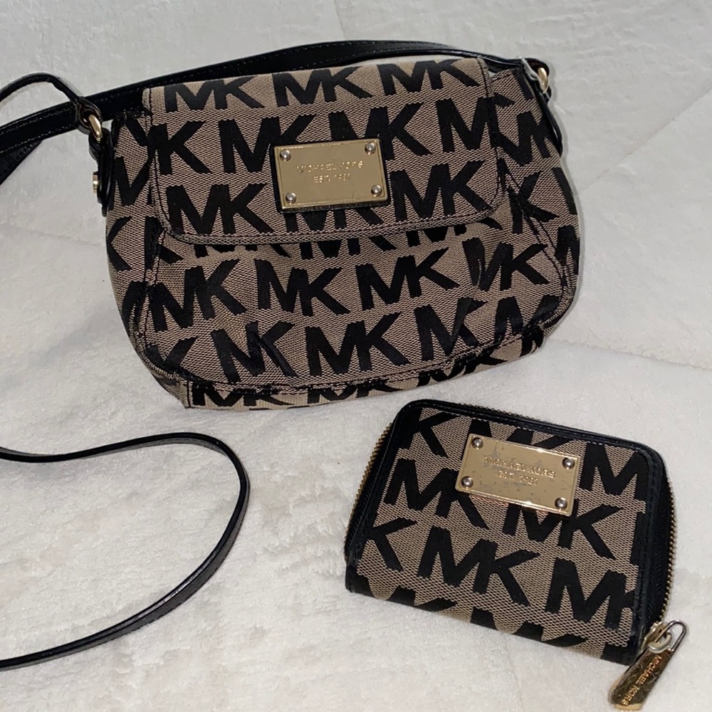 Michael Kors small crossbody w/ matching wallet